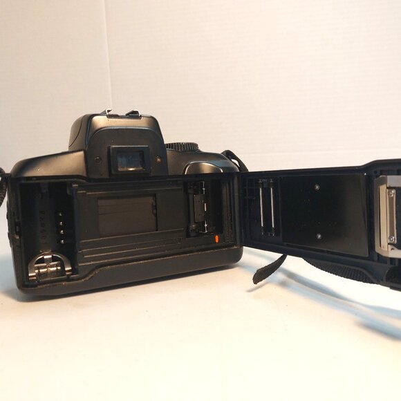 Vtg Canon EOS 700 35mm SLR Film Camera With Canon 35-80mm Lens -tested and works - Picture 5 of 6